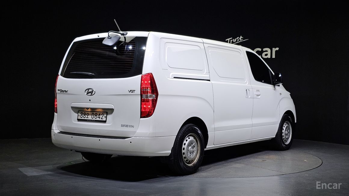 Hyundai Starex - фото 1