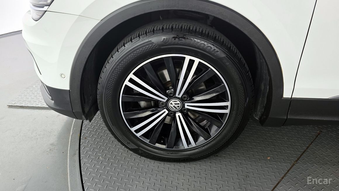 Volkswagen Tiguan - фото 4