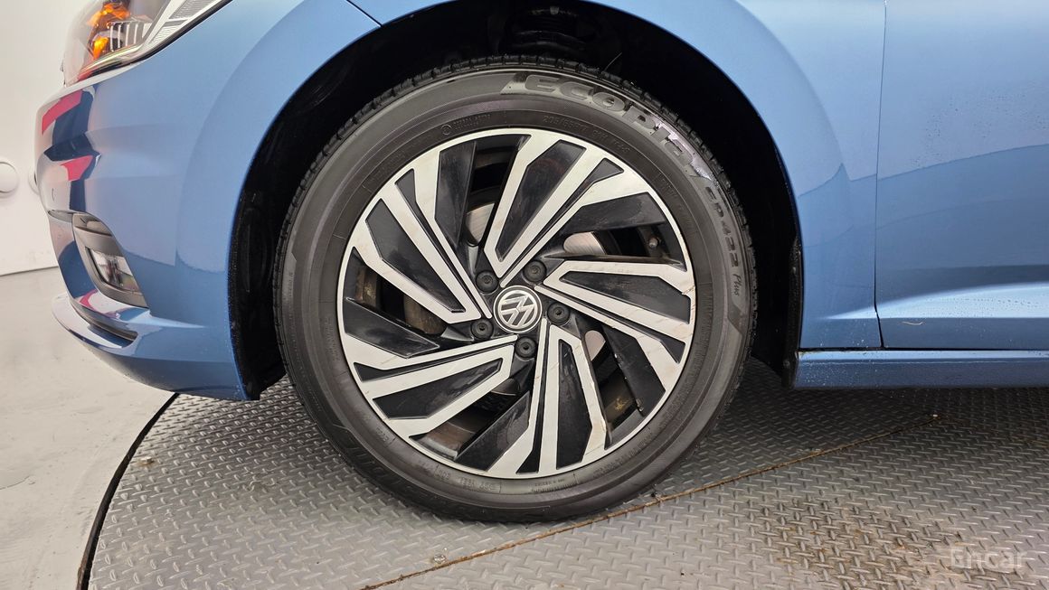 Volkswagen Jetta - фото 4