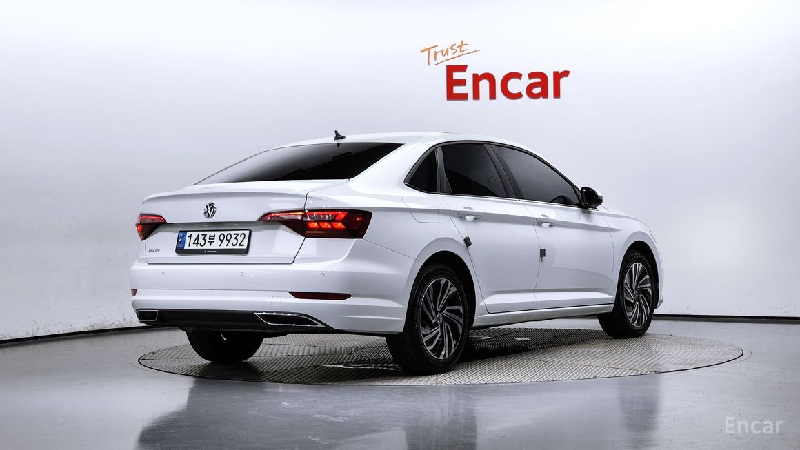 Volkswagen Jetta - фото 1