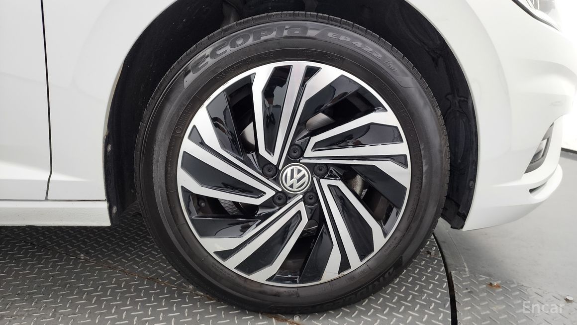Volkswagen Jetta - фото 4