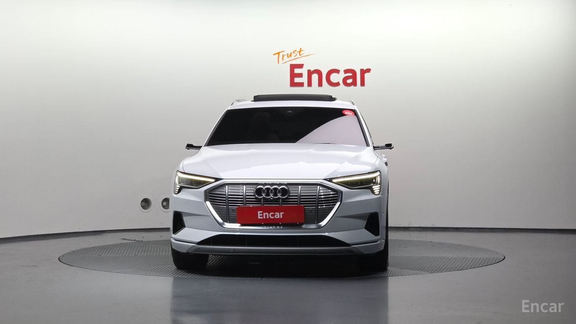 Audi e-Tron - фото 2