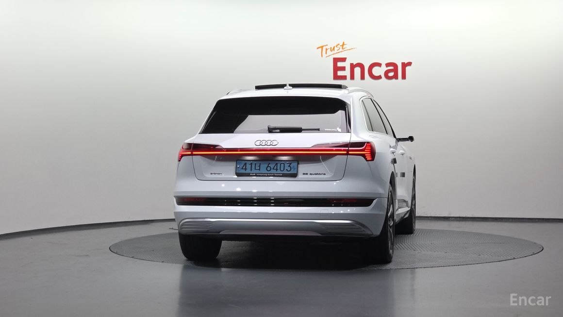 Audi e-Tron - фото 3