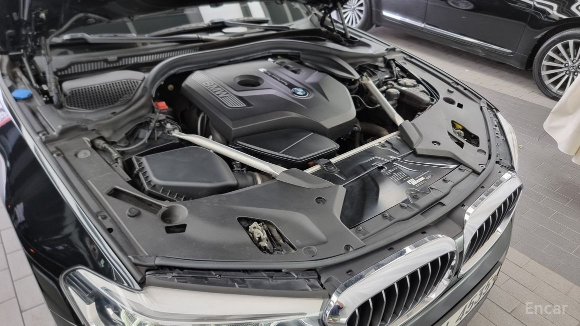 BMW 5 Series - фото 5