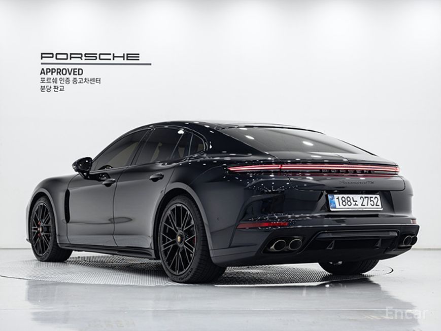 Porsche Panamera - фото 1