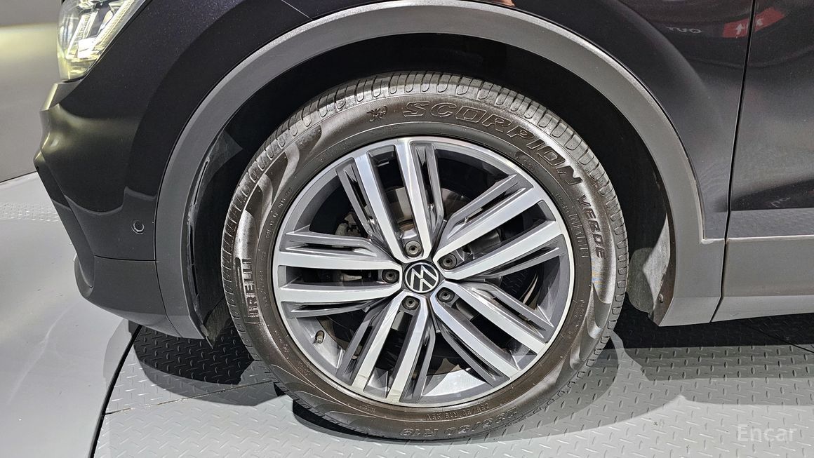 Volkswagen Tiguan - фото 4