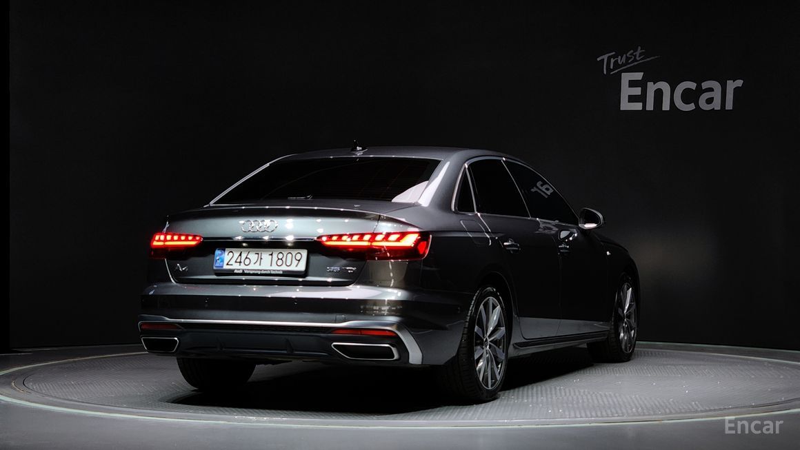 Audi A4 - фото 1