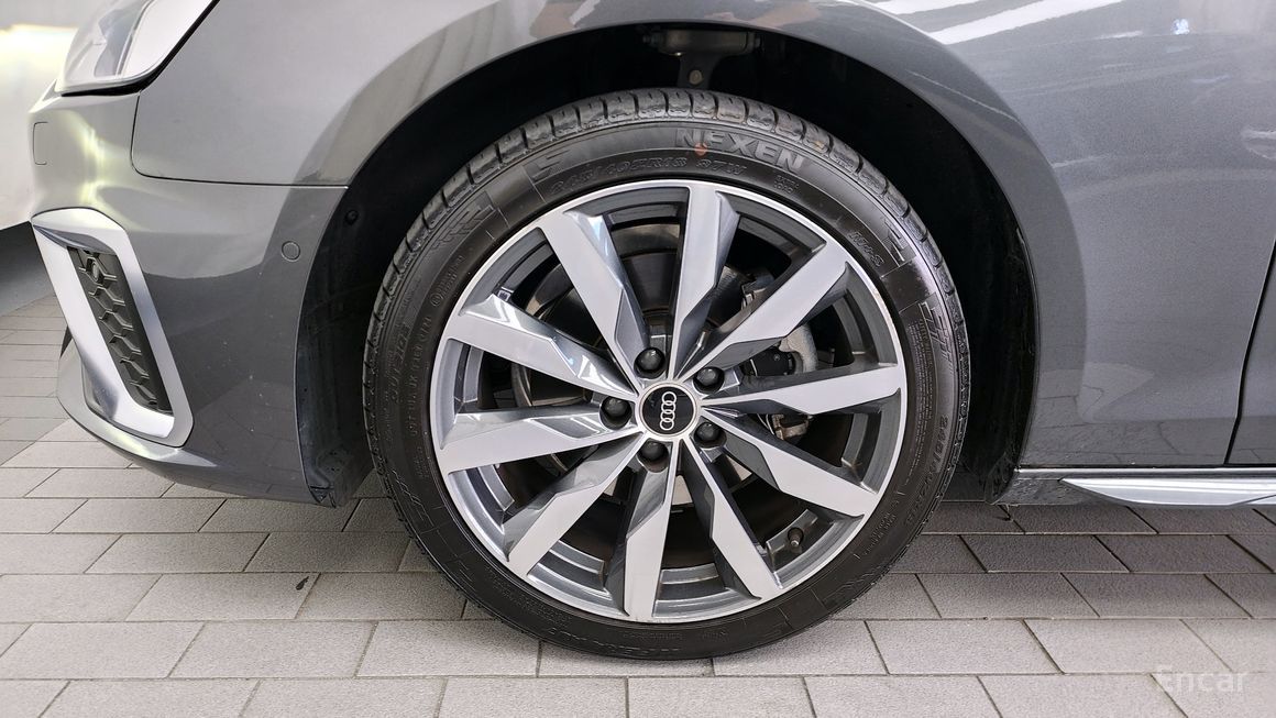Audi A4 - фото 4