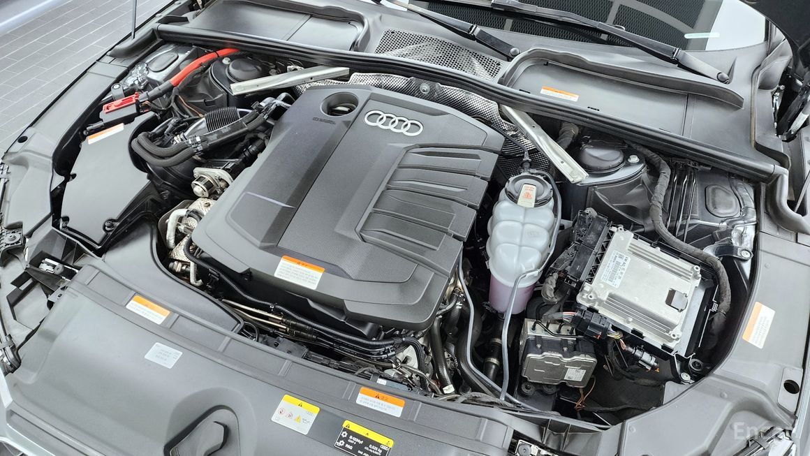 Audi A4 - фото 5