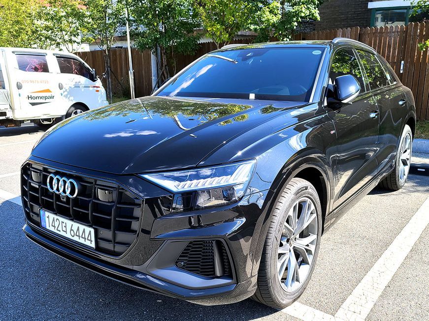 Audi Q8 - фото 1