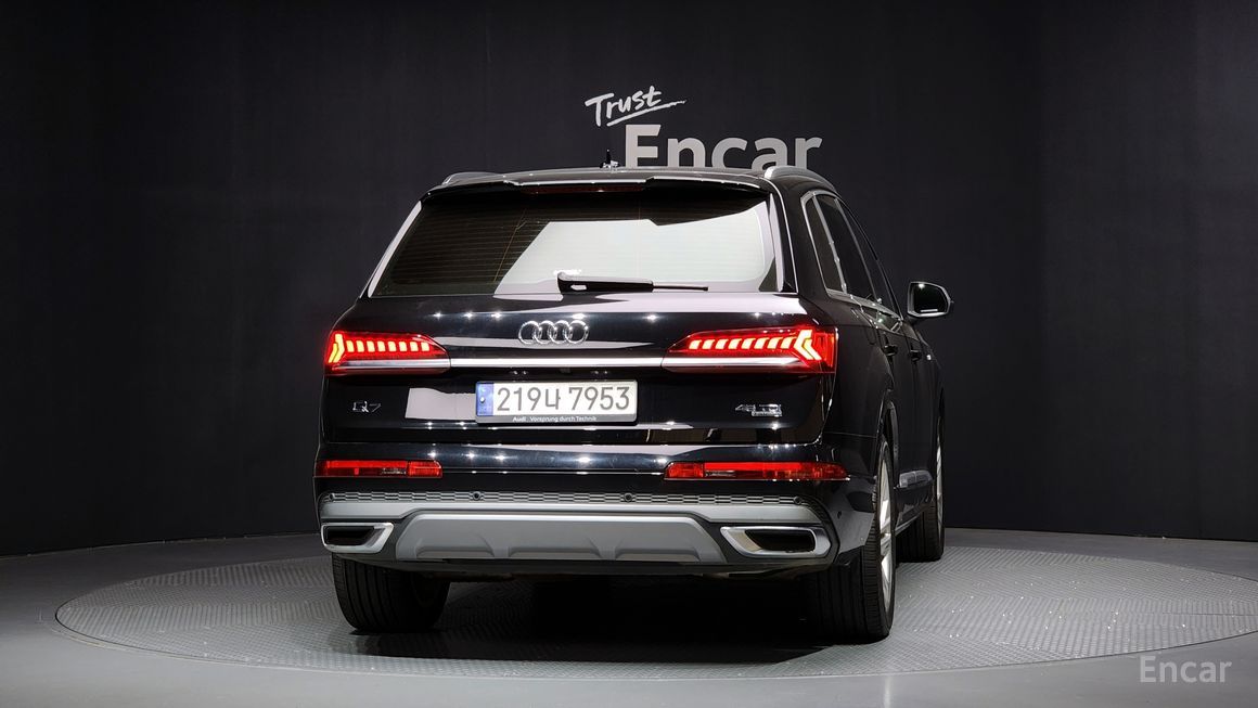 Audi Q7 - фото 3