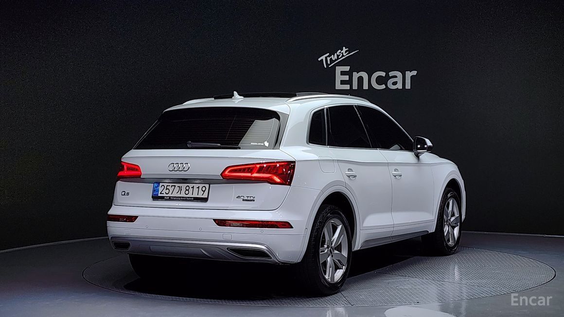 Audi Q5 - фото 1