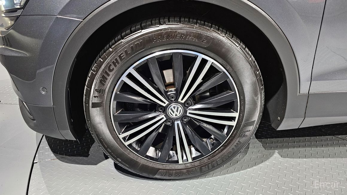 Volkswagen Tiguan - фото 4