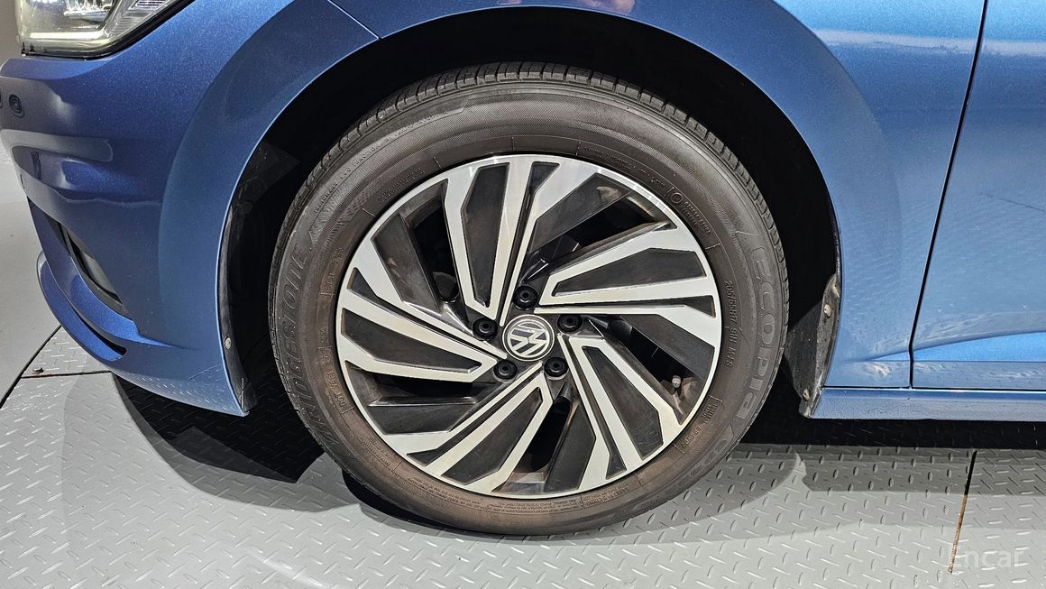 Volkswagen Jetta - фото 4