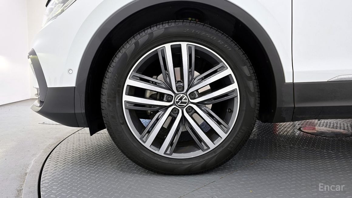 Volkswagen Tiguan - фото 4