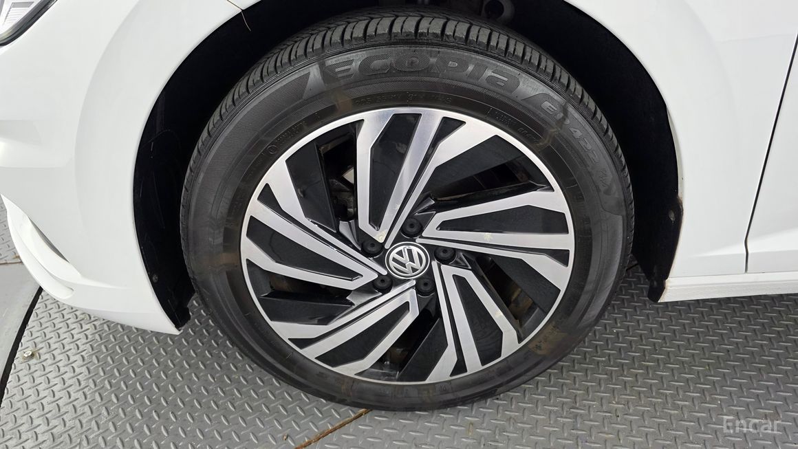 Volkswagen Jetta - фото 4