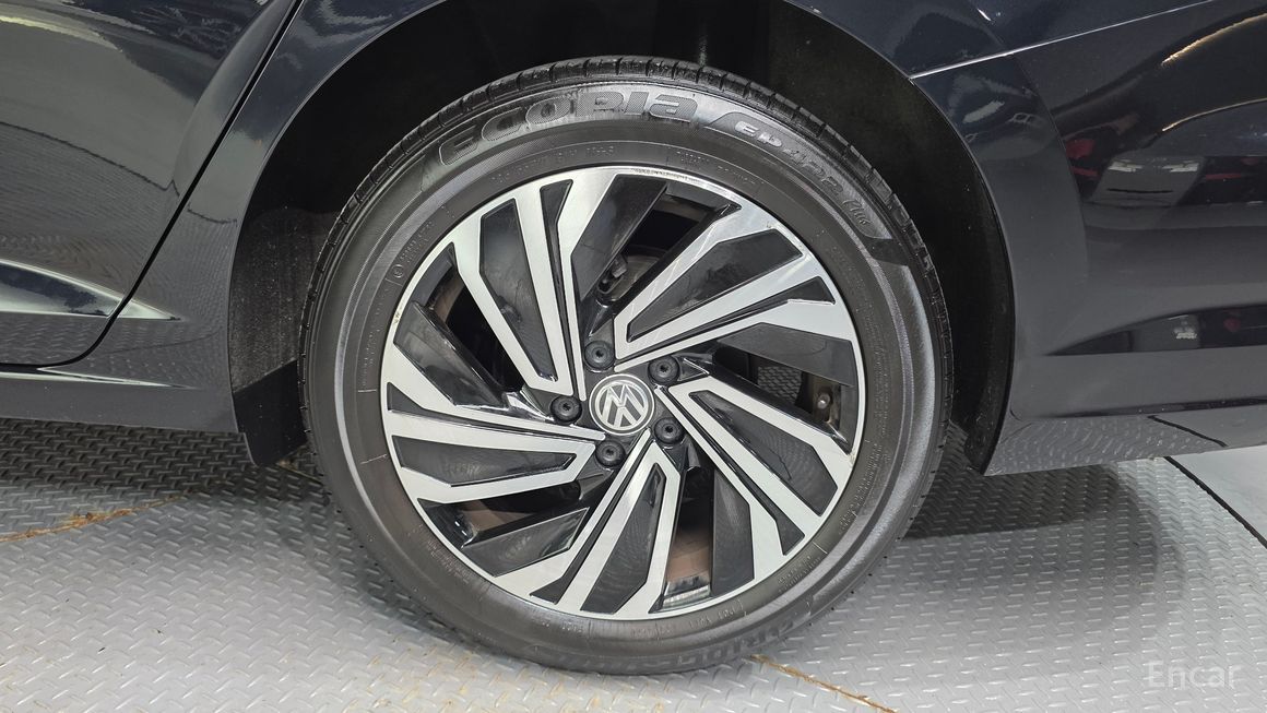 Volkswagen Jetta - фото 4