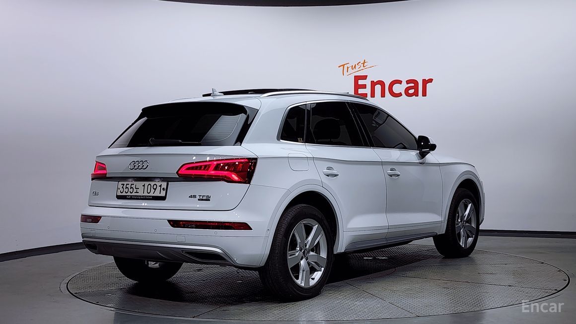 Audi Q5 - фото 1