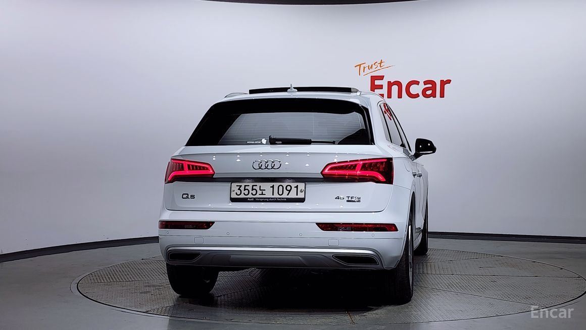 Audi Q5 - фото 3
