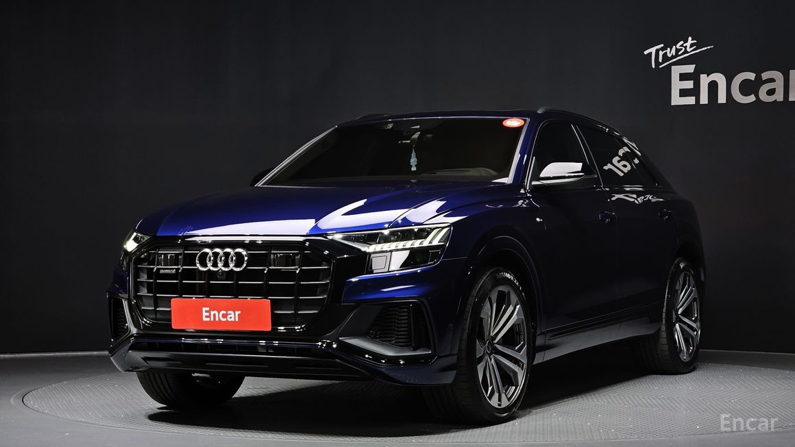 Audi Q8 - фото 0