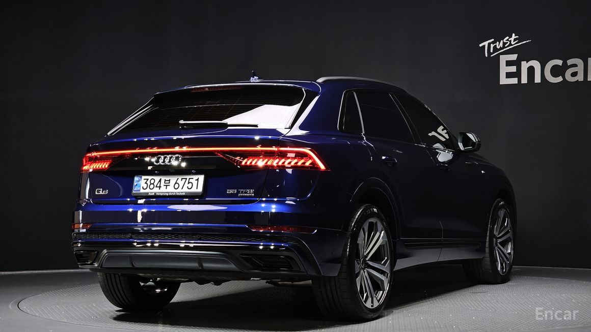Audi Q8 - фото 1