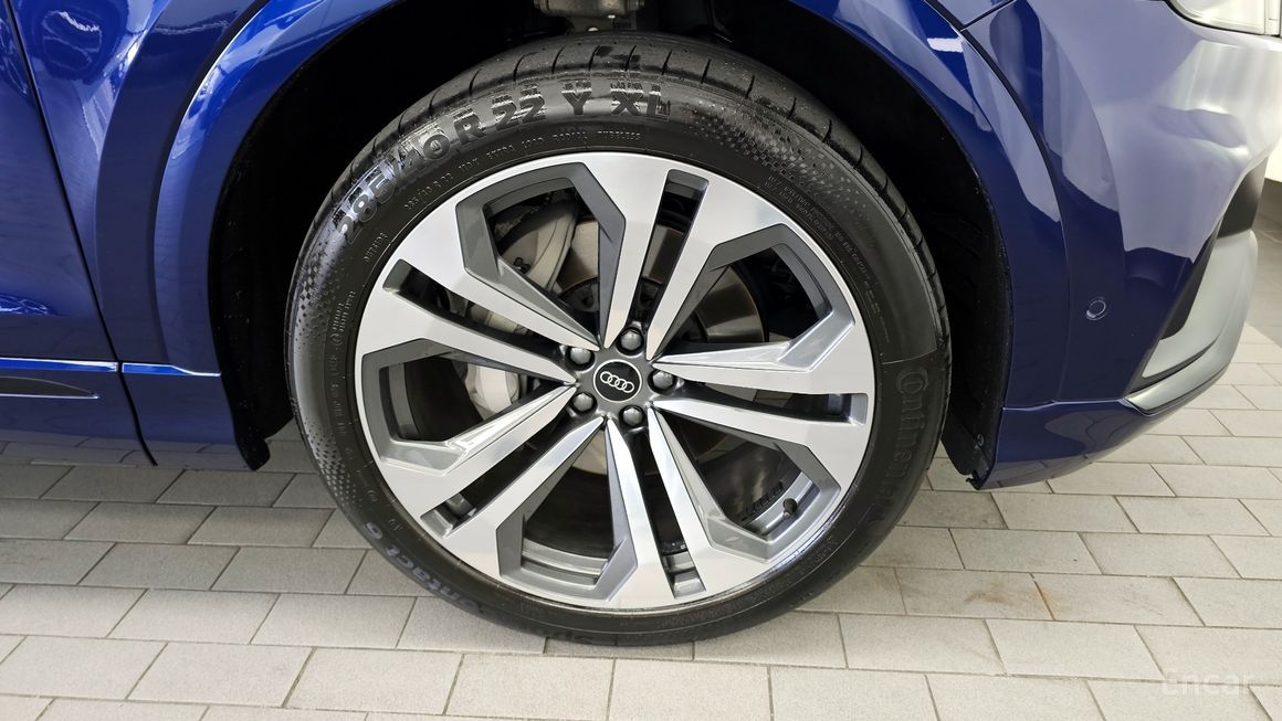 Audi Q8 - фото 4