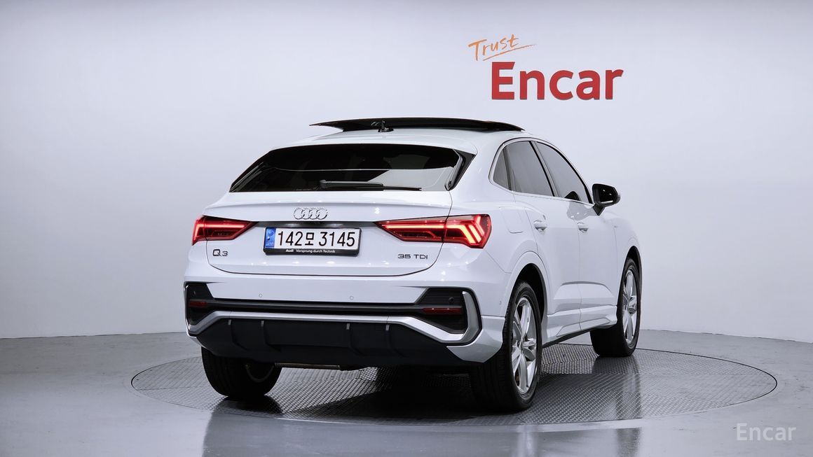Audi Q3 - фото 1
