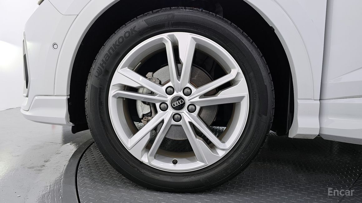 Audi Q3 - фото 4