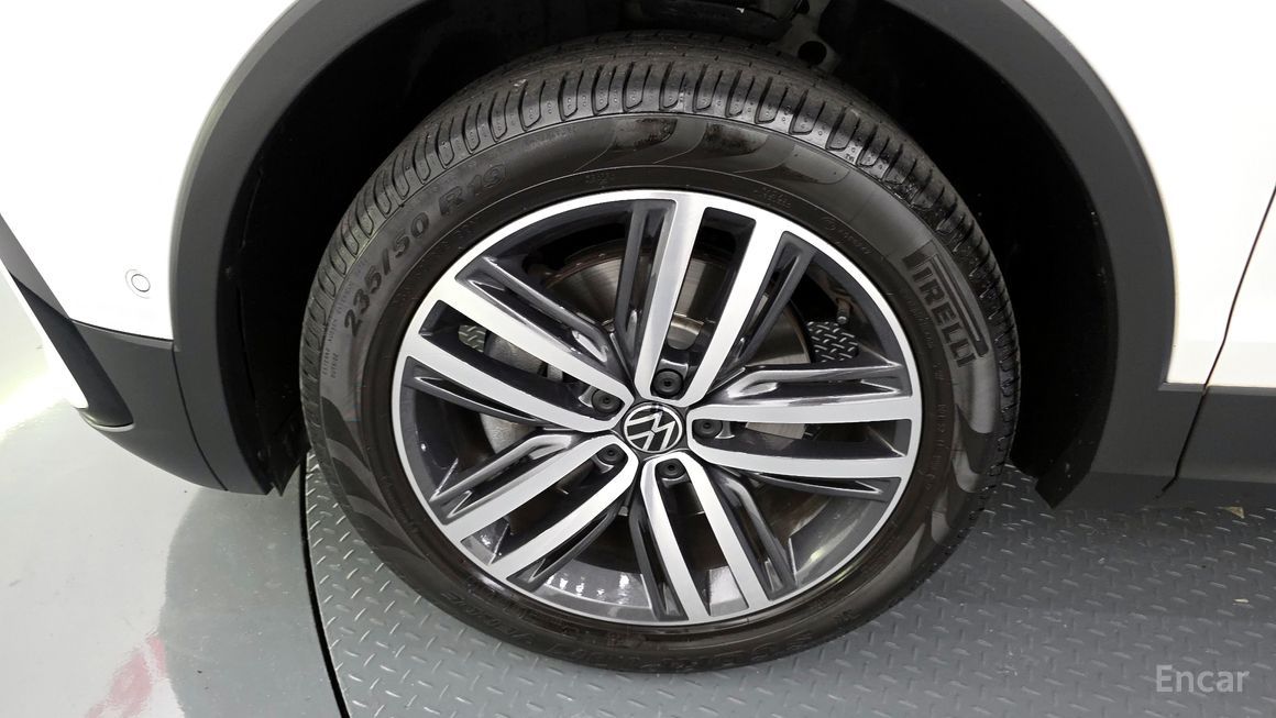 Volkswagen Tiguan - фото 4