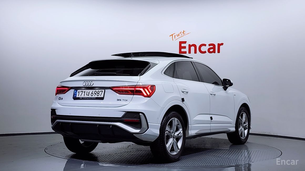 Audi Q3 - фото 1
