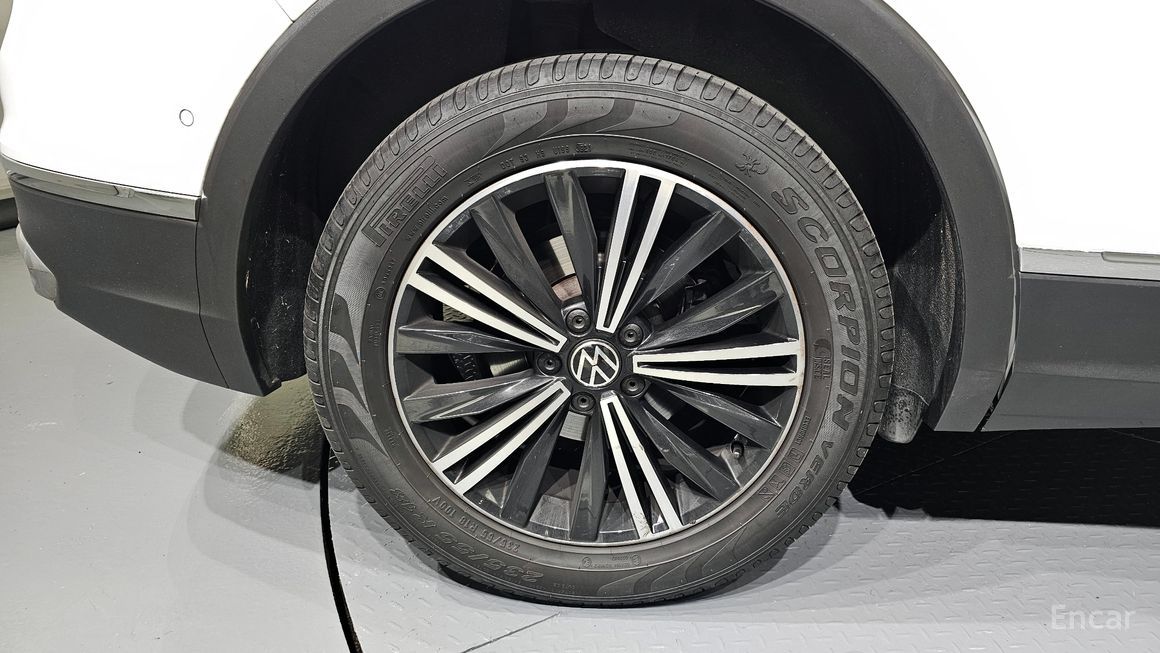 Volkswagen Tiguan - фото 4