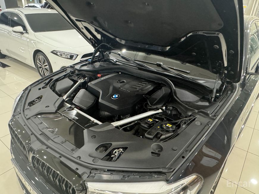 BMW 5 Series - фото 5