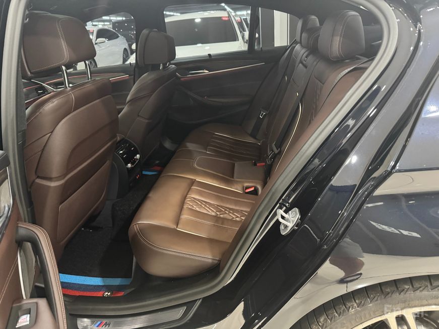 BMW 5 Series - фото 6