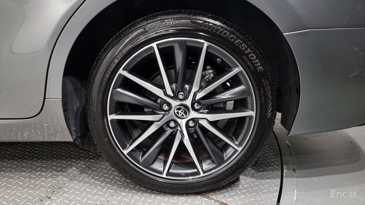 Toyota Camry - фото 4
