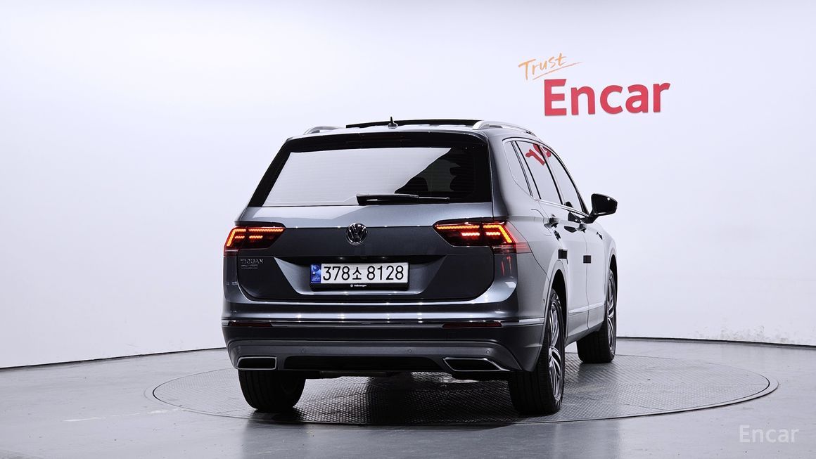 Volkswagen Tiguan - фото 3