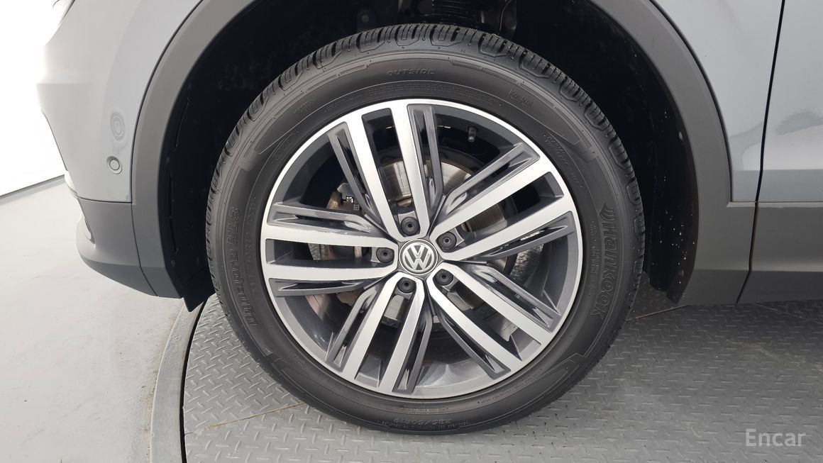 Volkswagen Tiguan - фото 4