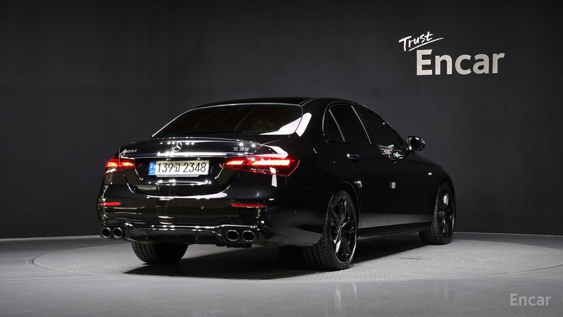 Mercedes-Benz E-Class - фото 1