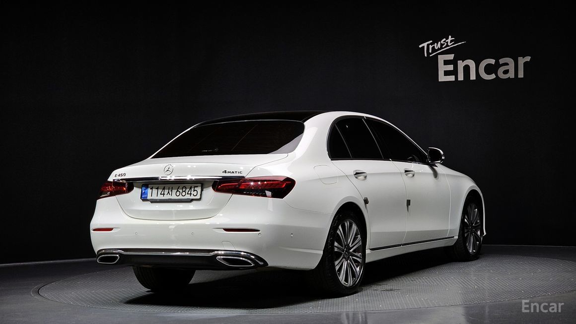 Mercedes-Benz E-Class - фото 1