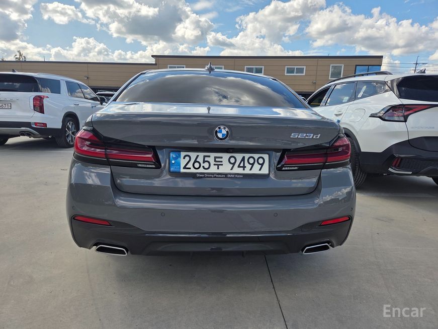 BMW 5 Series - фото 2