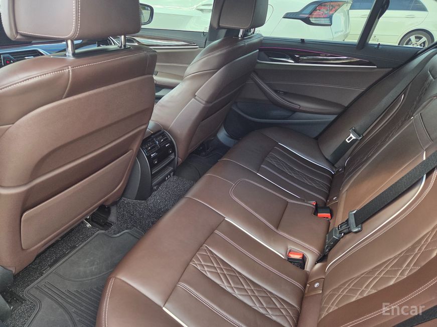 BMW 5 Series - фото 4