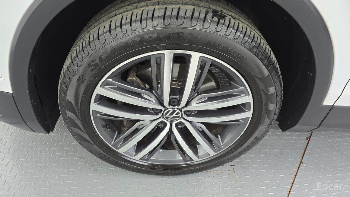 Volkswagen Tiguan - фото 4