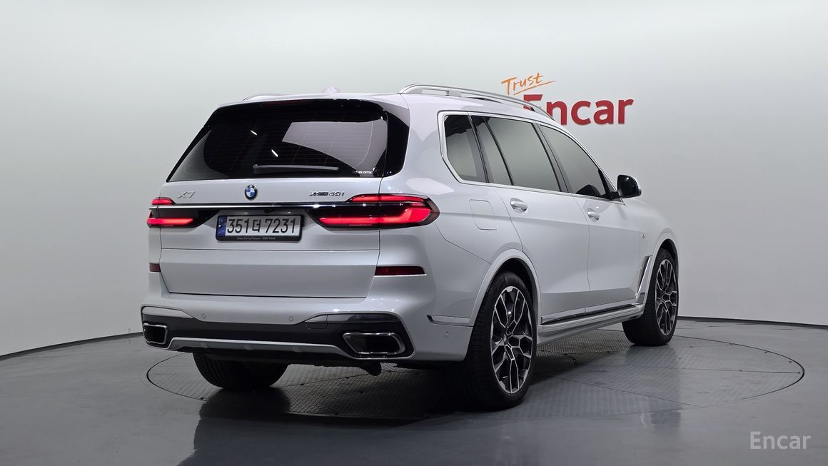 BMW X7 - фото 1