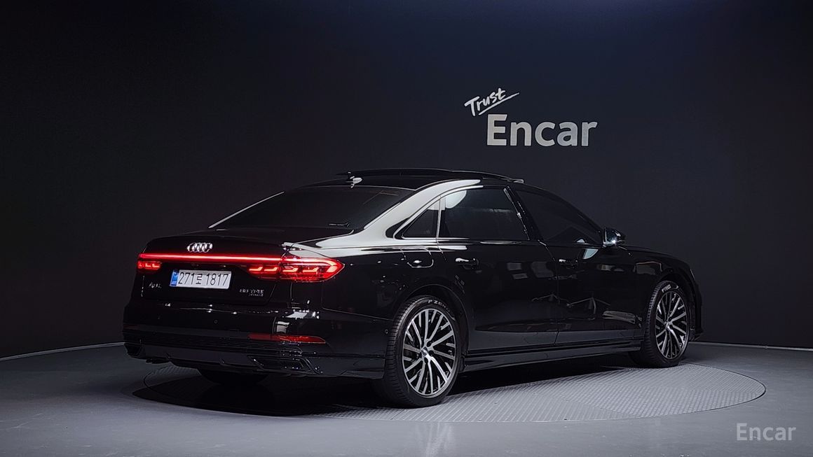 Audi A8 - фото 1