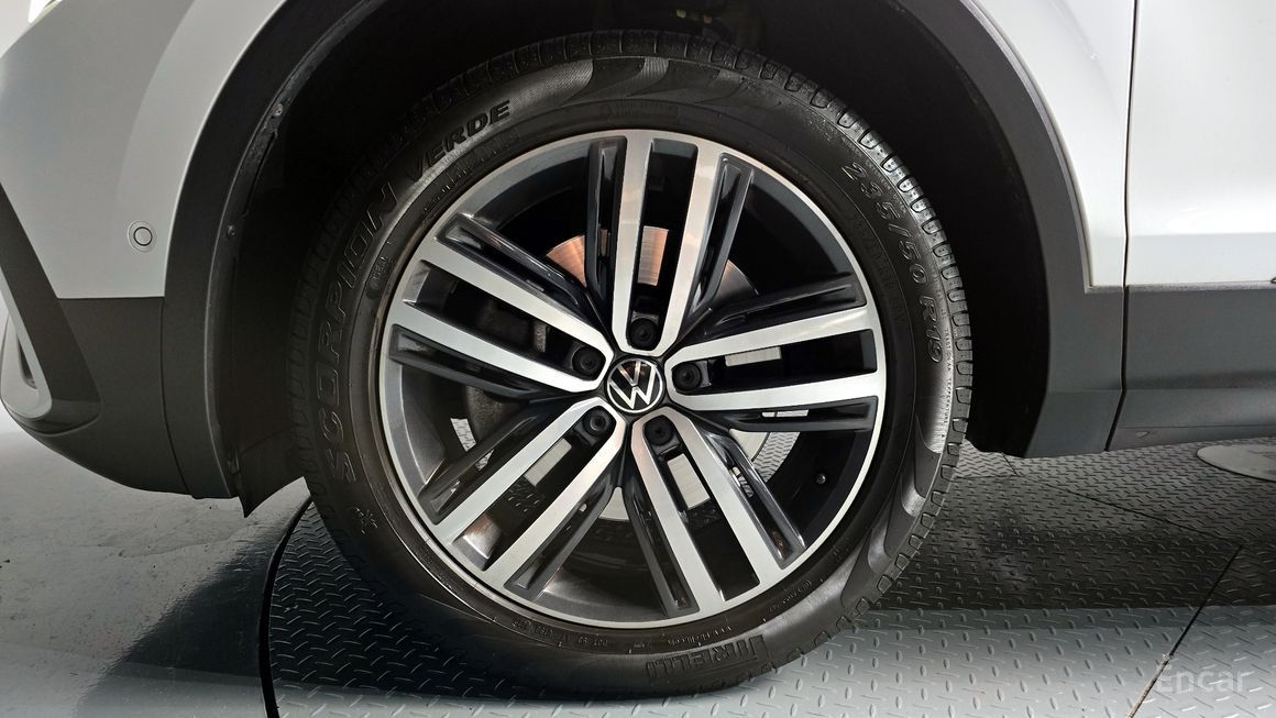 Volkswagen Tiguan - фото 4
