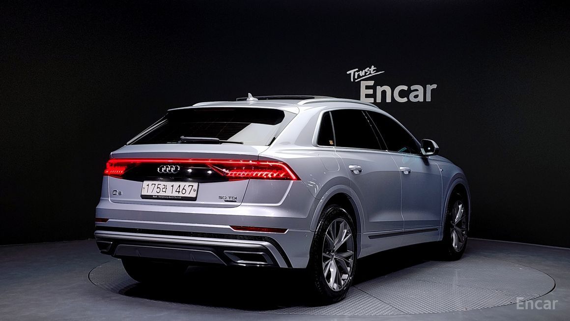 Audi Q8 - фото 1