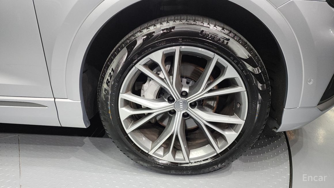 Audi Q8 - фото 4
