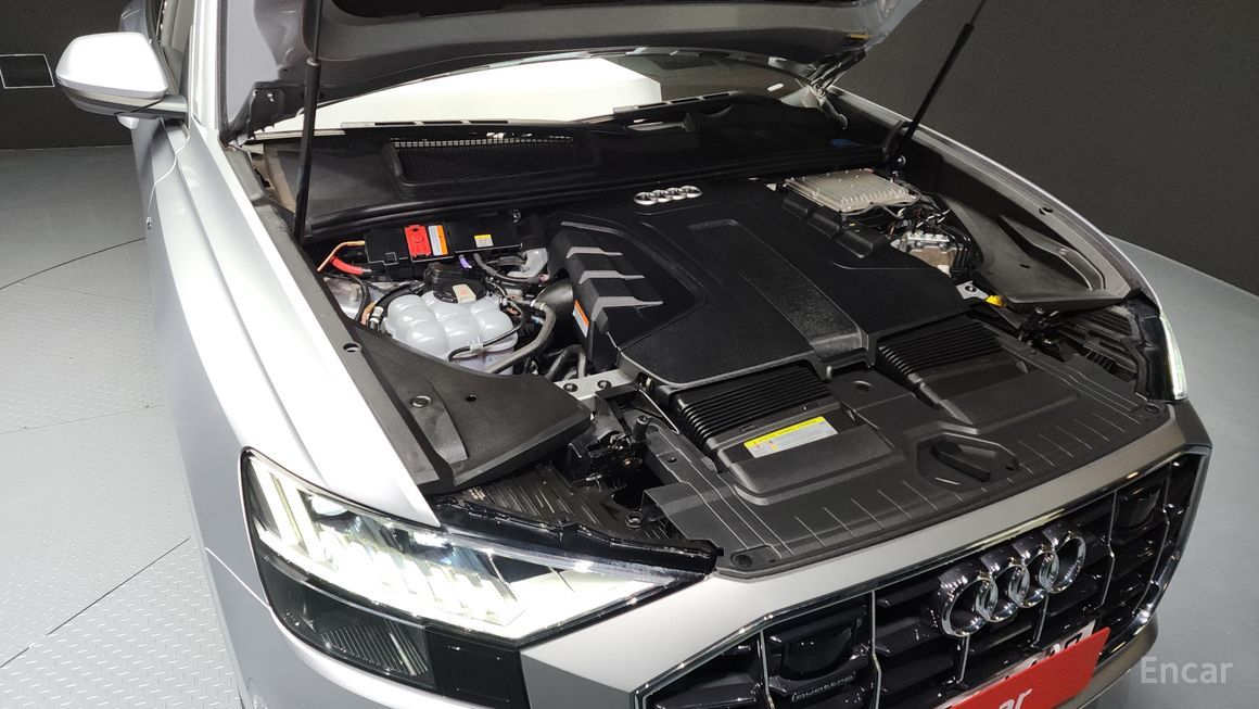 Audi Q8 - фото 5