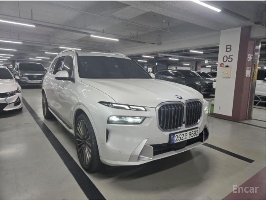 BMW X7 - фото 0