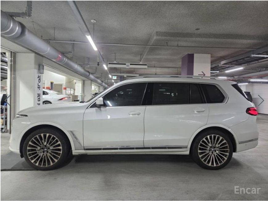 BMW X7 - фото 1