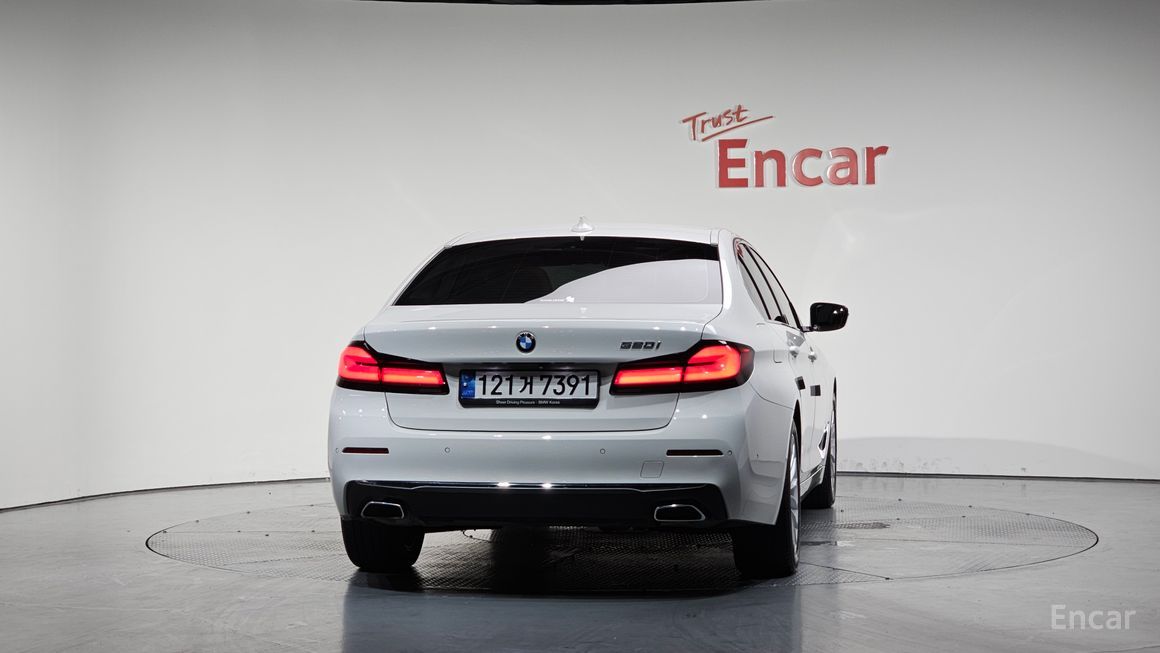 BMW 5 Series - фото 3
